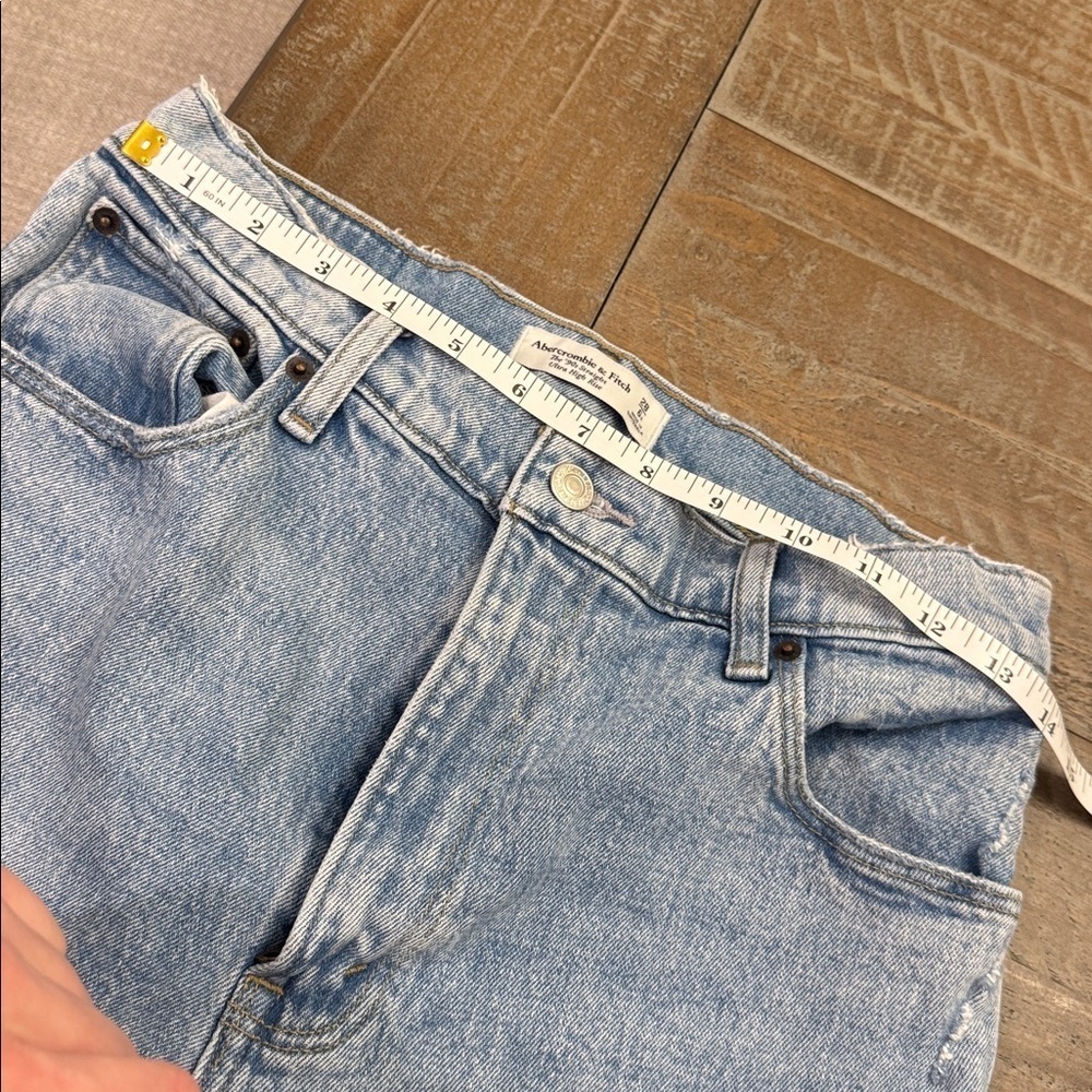 Abercrombie and Fitch Ultra High Rise 90s Straight Jean - Picture 4 of 11
